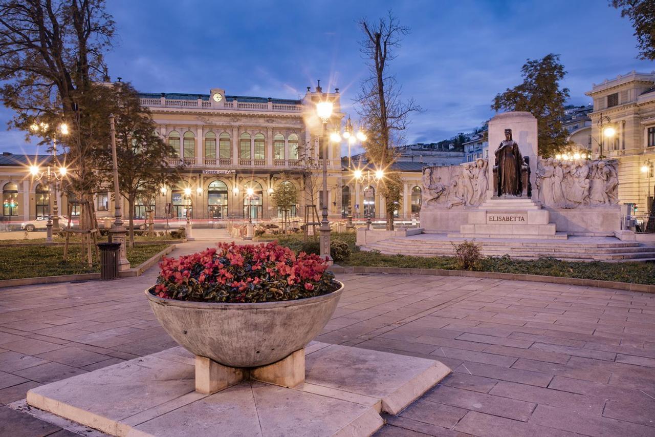 Casanova Trieste Centrale Exterior foto